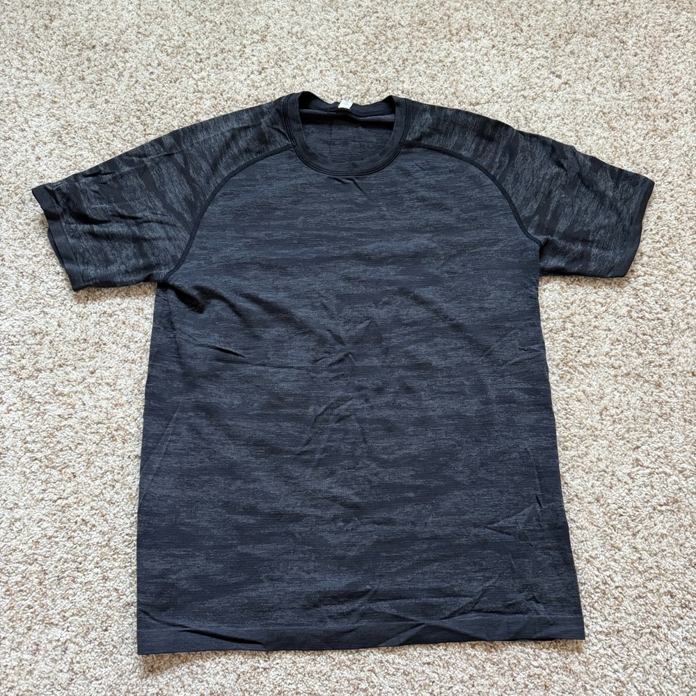 Men’s lululemon Black Patterned Short Sleeve Tech Tee